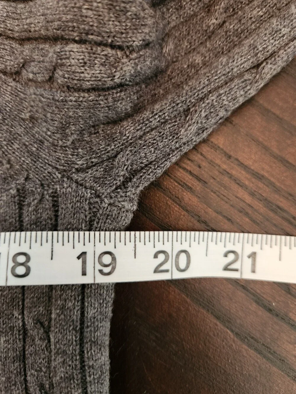 Izod Men's Gray V-Neck Cable Knit Sweater